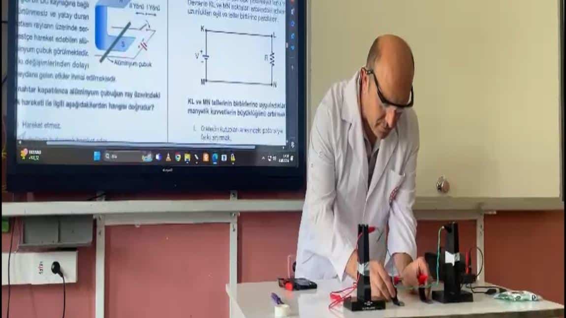 Fizik Öğretmenimiz Yavuz Gedikli'nin Manyetik Kuvvet Deneyi